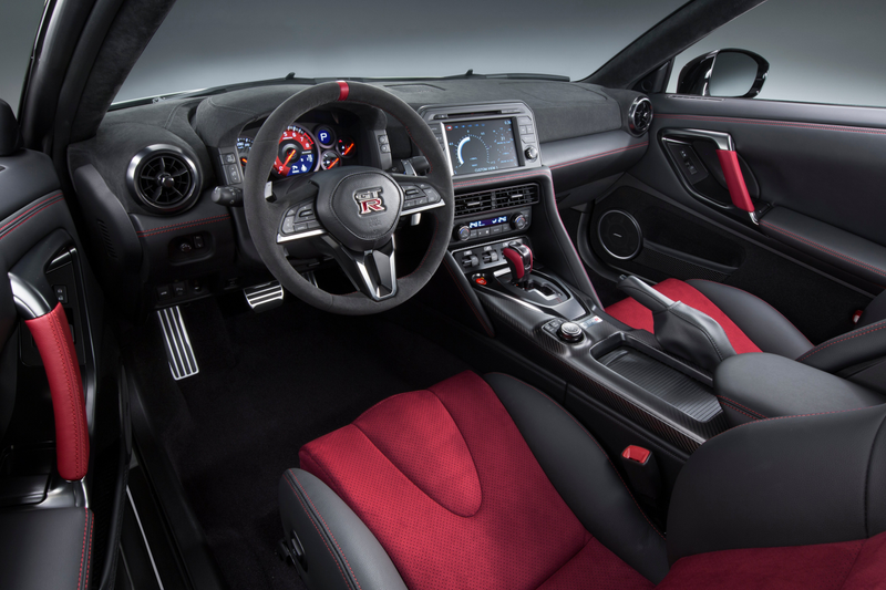 Illustration for article titled The 2017 Nissan GT-R Nismo Is Here To Kick All Your Asses With 600 Horsepower